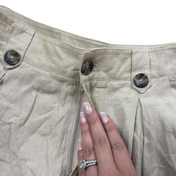 BCBG Women’s Relaxed Buttom Shorts Tan Lightweight Size Small - Picture 2 of 5